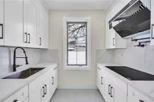 2481 Putnam Dr, East Meadow, NY 11554 - Photo 5