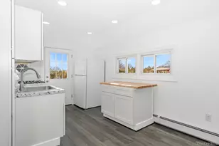 165 Westwood Dr, Brentwood, NY 11717 - Photo 9