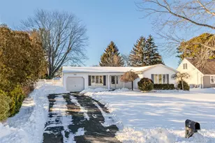 18 Woodbrook Dr, Ridge, NY 11961 - Photo 3