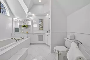 181 Hillair Cir, White Plains, NY 10605 - Photo 27