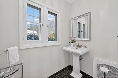 181 Hillair Circle, White Plains, NY 10605 - Photo 15