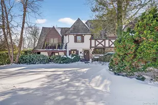 181 Hillair Cir, White Plains, NY 10605 - Photo 3