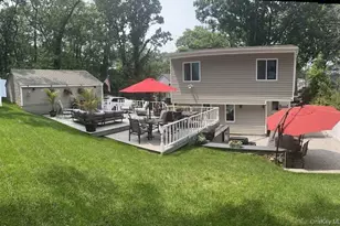 38 Hawthorne Rd, Rocky Point, NY 11778 - Photo 5