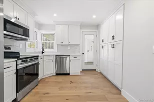 1347 Gardiner Dr, Bay Shore, NY 11706 - Photo 13