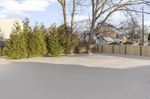 1347 Gardiner Dr, Bay Shore, NY 11706 - Photo 29