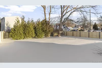 1347 Gardiner Drive, Bay Shore, NY 11706 - Photo 33