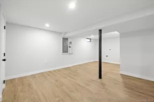 1347 Gardiner Dr, Bay Shore, NY 11706 - Photo 25