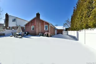 148 Simonson Rd, Mineola, NY 11501 - Photo 19