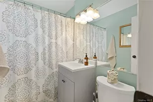 294 Edmunton Dr, North Babylon, NY 11703 - Photo 11