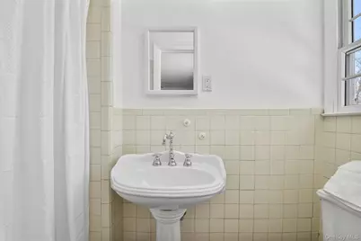 46 Harding Drive, New Rochelle, NY 10801 - Photo 17