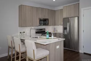 183 Sutton Ct, Mount Sinai, NY 11766 - Photo 3