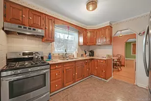 42 Williams Ave, Hillcrest, NY 10977 - Photo 11