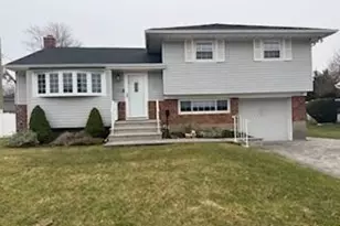 25 Alma Ln, Plainview, NY 11803 - Photo 21