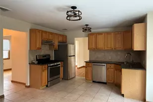 8 Caruso Ct, Glen Cove, NY 11542 - Photo 9