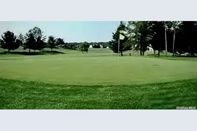 843 Madeira Boulevard, Melville, NY 11747 - Photo 27