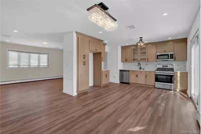 293 Avenue B, Ronkonkoma, NY 11779 - Photo 9