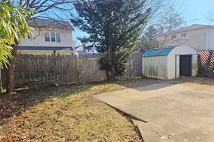 86 Decatur St, Roosevelt, NY 11575 - Photo 5