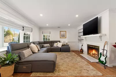 34 Mayfair Drive, Huntington, NY 11743 - Photo 5