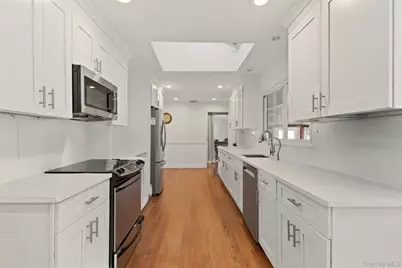 34 Mayfair Drive, Huntington, NY 11743 - Photo 9