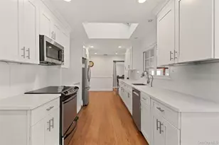 34 Mayfair Dr, Huntington, NY 11743 - Photo 9