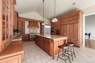 38 Stonehill Dr S, Manhasset, NY 11030 - Photo 3