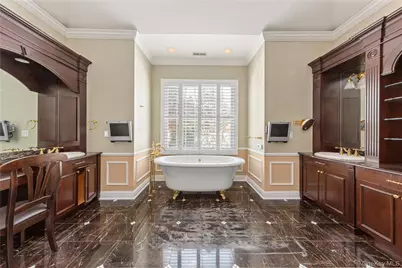 38 Stone Hill Drive S, Manhasset, NY 11030 - Photo 9