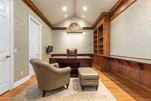 38 Stonehill Dr S, Manhasset, NY 11030 - Photo 5