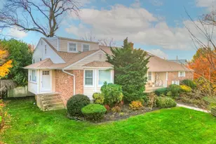 58 Allen Rd, Rockville Centre, NY 11570 - Photo 21