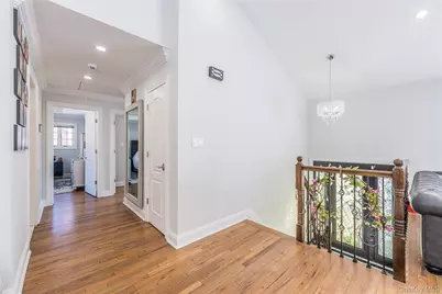 7 Dunhill Road, Manhasset Hills, NY 11040 - Photo 19