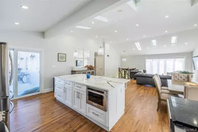 7 Dunhill Road, Manhasset Hills, NY 11040 - Photo 15