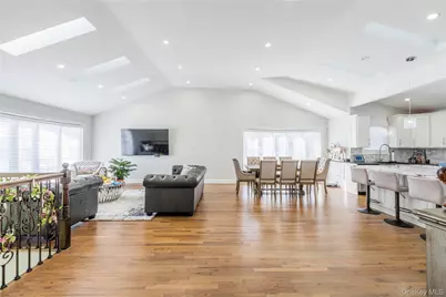 7 Dunhill Road, Manhasset Hills, NY 11040 - Photo 17