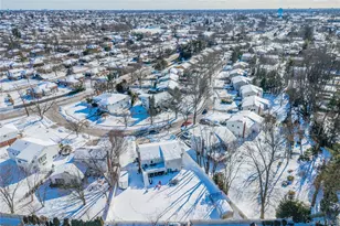 7 Dunhill Rd, Manhasset Hills, NY 11040 - Photo 33