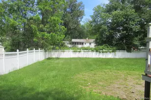 10 Lori St, Poughkeepsie, NY 12603 - Photo 3