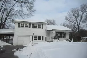 10 Lori St, Poughkeepsie, NY 12603 - Photo 3