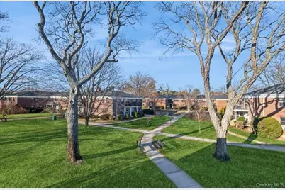 1213 E Broadway #B12, Hewlett, NY 11557 - Photo 3