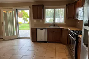 65 Gateway Dr, Copiague, NY 11726 - Photo 9