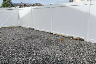 65 Gateway Dr, Copiague, NY 11726 - Photo 19