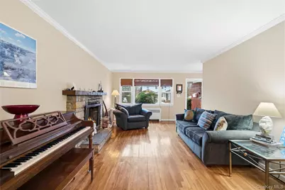 16 Newmarket Road, Syosset, NY 11791 - Photo 5