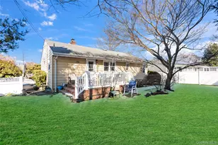 16 Newmarket Rd, Syosset, NY 11791 - Photo 23