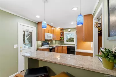 16 Newmarket Road, Syosset, NY 11791 - Photo 11