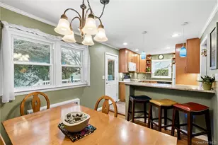 16 Newmarket Rd, Syosset, NY 11791 - Photo 9