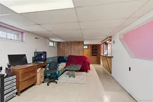 16 Newmarket Rd, Syosset, NY 11791 - Photo 19