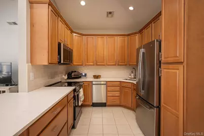 34 Sarah Court, Amityville, NY 11701 - Photo 9