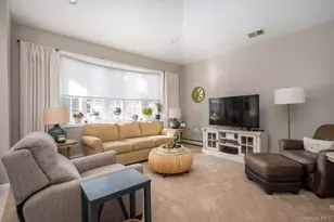 34 Sarah Ct, Amityville, NY 11701 - Photo 5