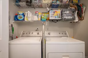 34 Sarah Ct, Amityville, NY 11701 - Photo 25