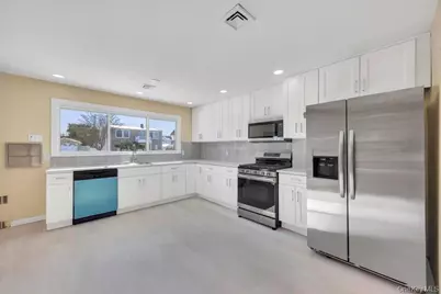 21 Clay Lane, Levittown, NY 11756 - Photo 5