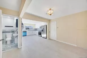 21 Clay Ln, Levittown, NY 11756 - Photo 9