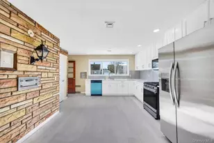 21 Clay Ln, Levittown, NY 11756 - Photo 7