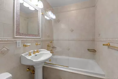 100 Baker Court #113, Island Park, NY 11558 - Photo 17