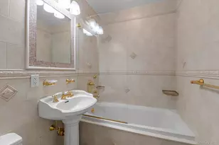 100 Baker Ct, Island Park, NY 11558 - Photo 17